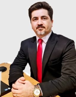 یاشا سازمند مدیر عامل شرکت آکام آتا شرکت مشاوره کسب و کار و فناوری اطلاعات و ارتباطات عضو سازمان نظام صنفی رایانه ای کشور