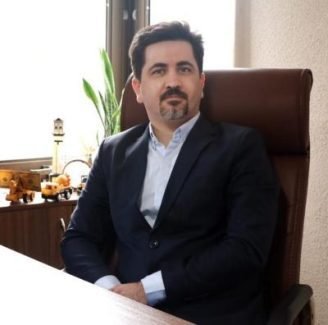 دکتر یاشا سازمند مدیرعامل شرکت آکام آتا (سهامی خاص)